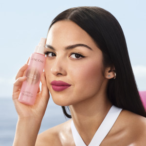 Skin Idôle Fixierspray 24h Halt, angereichert mit Hyaluronsäure